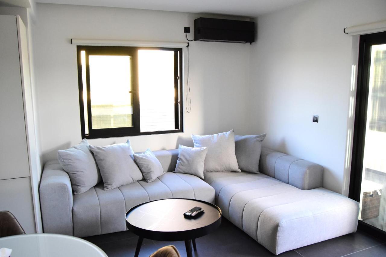 White And Black Aegina Exterior foto